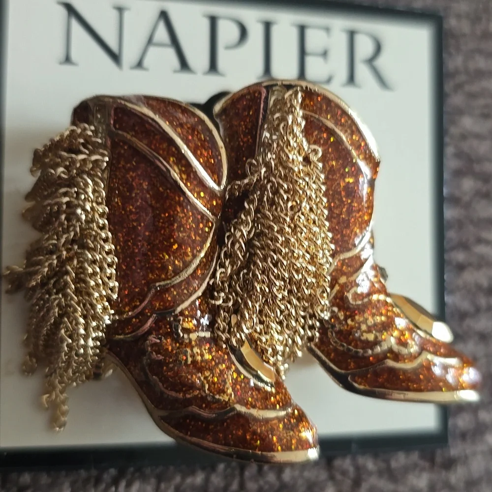 NAPIER WOMEN'S FASHION JEWELRY PIN BEAUTIFUL 